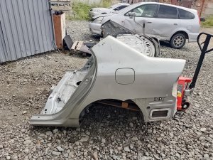 Задняя часть автомобиля с крыльями #675 TOYOTA COROLLA OEM 616021E860 NZE121 2006