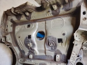 Задняя часть автомобиля с крыльями #675 TOYOTA COROLLA OEM 616021E860 NZE121 2006
