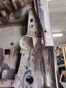 Задняя часть автомобиля с крыльями #675 TOYOTA COROLLA OEM 616021E860 NZE121 2006