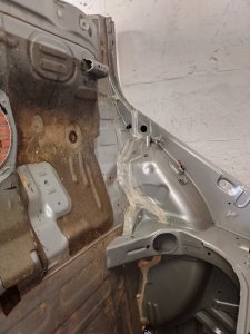 Задняя часть автомобиля с крыльями #675 TOYOTA COROLLA OEM 616021E860 NZE121 2006