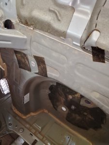 Задняя часть автомобиля с крыльями #675 TOYOTA COROLLA OEM 616021E860 NZE121 2006
