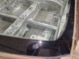 Стекло лобовое #678 TOYOTA COROLLA OEM 561111A810 NZE121 2006