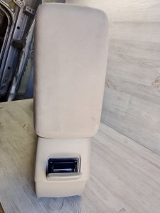 Подлокотник #682 TOYOTA COROLLA OEM 5890112490A0 NZE121 2006