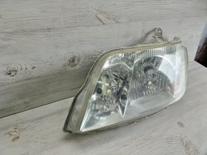 Фара левая #685 TOYOTA COROLLA OEM 8118512A00 NZE121 2006