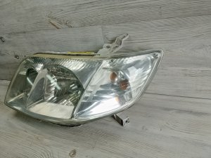 Фара левая #685 TOYOTA COROLLA OEM 8118512A00 NZE121 2006