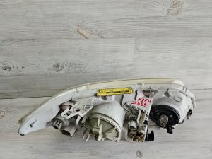 Фара левая #685 TOYOTA COROLLA OEM 8118512A00 NZE121 2006