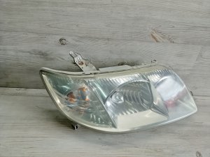 Фара правая #686 TOYOTA COROLLA OEM 8118512A00 NZE121 2006