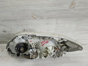 Фара правая #686 TOYOTA COROLLA OEM 8118512A00 NZE121 2006