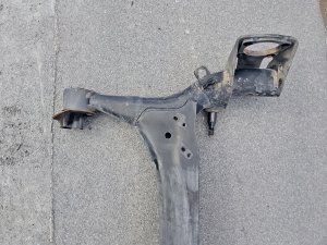 Балка подвески задняя #701 TOYOTA COROLLA OEM 4210102160 NZE121 2006