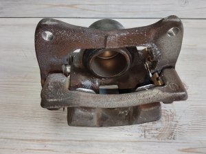 Суппорт передний правый #705 TOYOTA COROLLA OEM 4775020510 NZE121 2006
