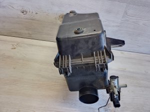 Корпус воздушного фильтра #710 TOYOTA COROLLA OEM 1770021070 NZE121 2006