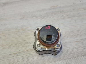 Ступица задняя левая #725 TOYOTA COROLLA OEM 4245012051 NZE121 2006