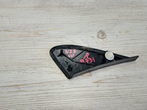 Уголок крыла правый #731 TOYOTA COROLLA OEM 6011812010 NZE121 2006