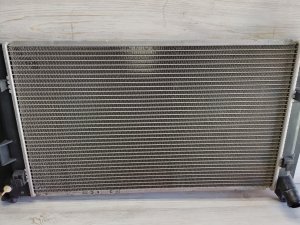 Радиатор охлаждения двигателя #806 TOYOTA COROLLA OEM 1640021160 NZE121 2006
