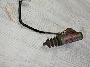 Рабочий цилиндр сцепления #824 TOYOTA COROLLA OEM 3147052011 NZE121 2006