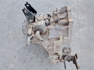 МКПП #825 TOYOTA COROLLA OEM 303001A800 NZE121 2006
