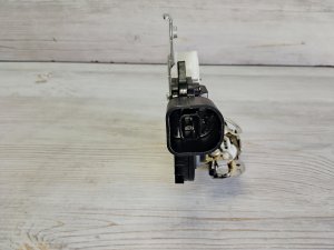 Замок двери передний левый #838 TOYOTA COROLLA OEM 6903012440 NZE121 2006
