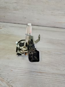 Замок двери задний правый #840 TOYOTA COROLLA OEM 6930612170 NZE121 2006