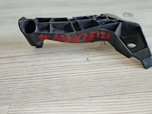 Крепление переднего бампера правое #888 TOYOTA COROLLA NZE121 2006