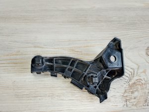Крепление переднего бампера правое #888 TOYOTA COROLLA NZE121 2006