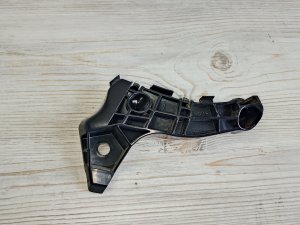 Крепление переднего бампера левое #889 5211612380 TOYOTA COROLLA